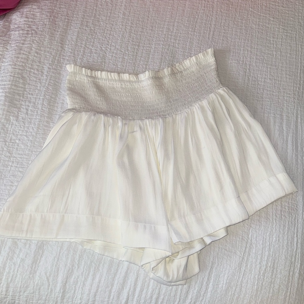 TCEC white flowy size medium shorts, like new
